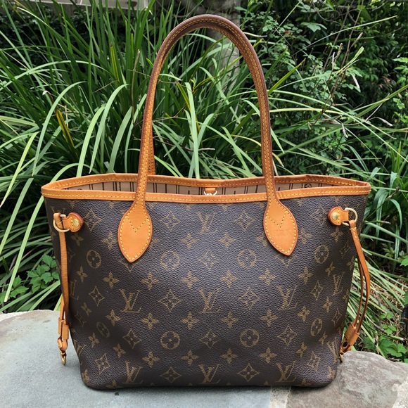 Louis Vuitton Handbags - 💯Authentic Louis Vuitton Monogram Neverfull PM ❤️